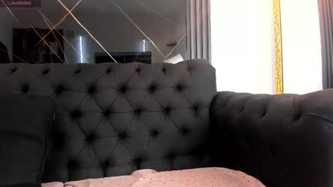 Snapshot of evaloviaa_ chatting on October 17, 1:58 pm Eva online show from October 17, 1:58 pm