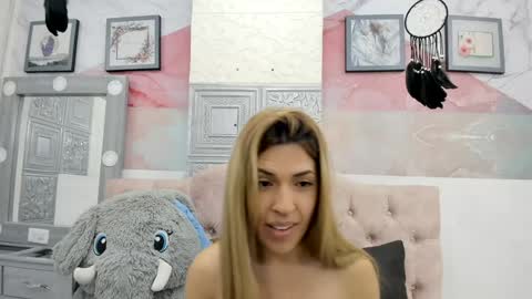 Snapshot of evaloviaa_ chatting on February 6, 2:04 pm Eva online show from February 6, 2:04 pm