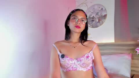 evalune_ online show from April 27, 9:23 pm