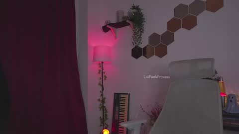 Eva online show from October 31, 10:08 am