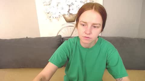 Snapshot of evarey_ chatting on September 15, 4:10 am Adelina online show from September 15, 4:10 am