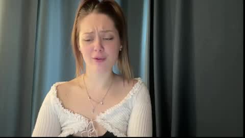 EvaxBlush online show from April 22, 8:00 am