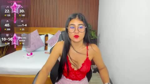 Snapshot of evelin_leroy chatting on March 6, 12:09 pm BELLA online show from March 6, 12:09 pm