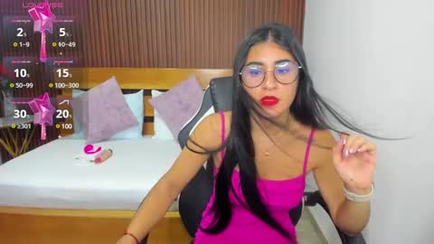 Snapshot of evelin_leroy chatting on March 5, 12:00 pm BELLA online show from March 5, 12:00 pm