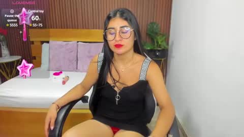 Snapshot of evelin_leroy chatting on March 4, 12:01 pm BELLA online show from March 4, 12:01 pm