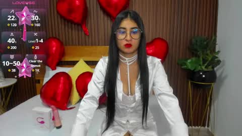 Snapshot of evelin_leroy chatting on February 14, 12:03 pm BELLA online show from February 14, 12:03 pm