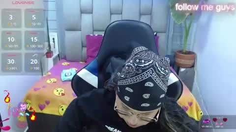 evelin zaens online show from July 25, 6:09 am