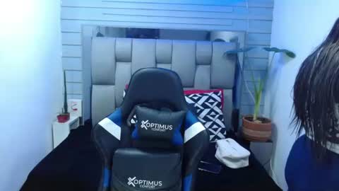 evelin zaens online show from June 18, 4:47 am