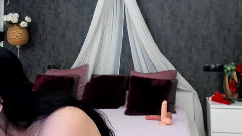 evellynereys online show from February 5, 4:27 am