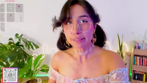 Snapshot of evelyn_chelle chatting on September 15, 1:03 am Im Eve or Chelle Next Stream 191224 online show from September 15, 1:03 am