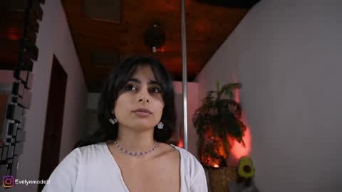 evelyn evelyn online show from May 5, 1:30 am