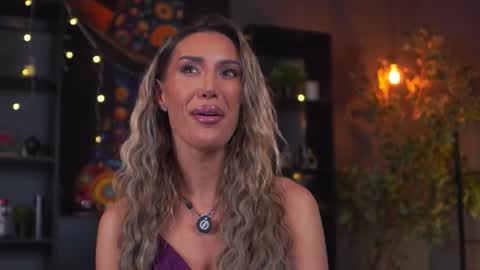 Evelyn online show from February 7, 7:18 pm