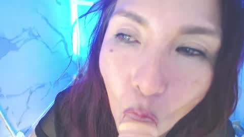 Snapshot of evelyn_mature19 chatting on December 22, 5:01 am Juliana online show from December 22, 5:01 am