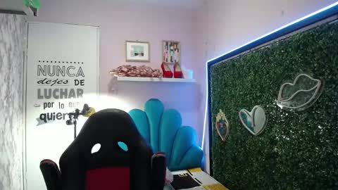 Snapshot of evelyn_mature19 chatting on March 8, 7:07 pm Juliana online show from March 8, 7:07 pm