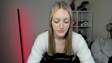 evelynblond online show from March 12, 2:42 pm