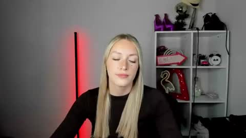 evelynblond online show from June 26, 1:01 pm
