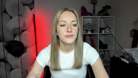 evelynblond online show from January 19, 1:40 pm