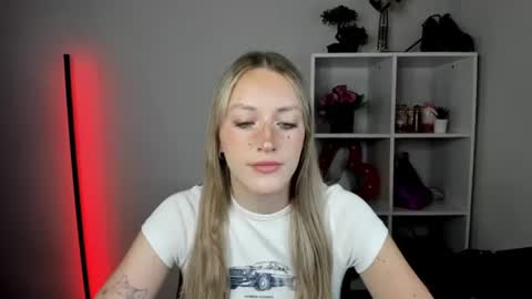 evelynblond online show from August 5, 1:06 pm