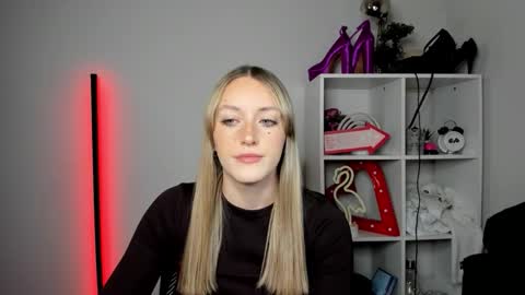 evelynblond online show from April 29, 12:30 pm