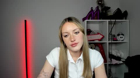 evelynblond online show from April 30, 5:40 pm