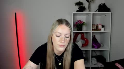 evelynblond online show from August 6, 1:18 pm