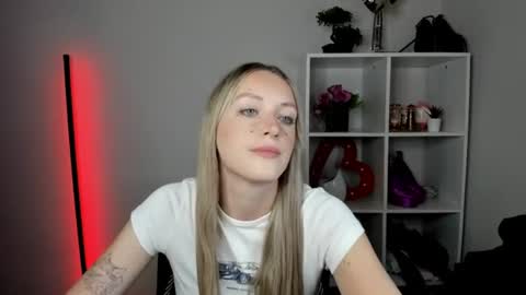 evelynblond online show from August 7, 1:29 pm