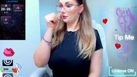 evelyne_rose online show from August 2, 5:21 am
