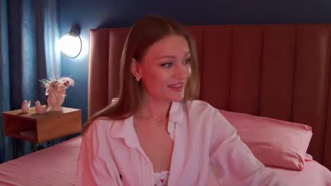 Evelyn online show from February 26, 1:59 am