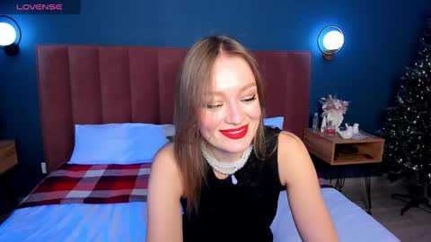 Evelyn online show from December 4, 1:30 am