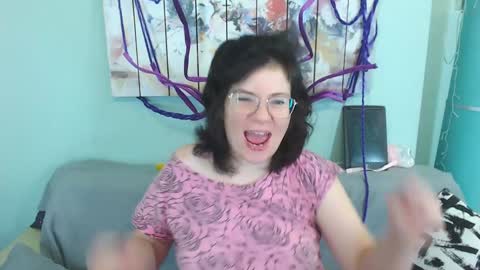 Everly online show from December 24, 2:01 pm