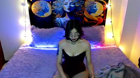 Snapshot of evie99_ chatting on October 30, 2:29 pm Evie99  online show from October 30, 2:29 pm