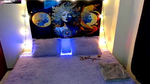 Snapshot of evie99_ chatting on October 17, 3:37 pm Evie99  online show from October 17, 3:37 pm