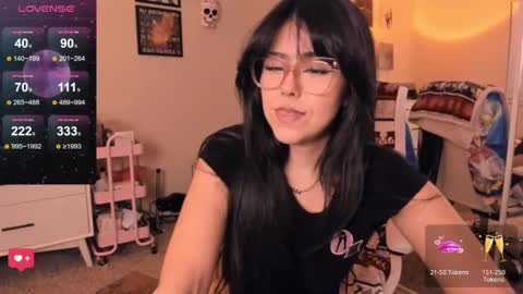Snapshot of evie_luna chatting on December 6, 2:02 am Evie Luna online show from December 6, 2:02 am