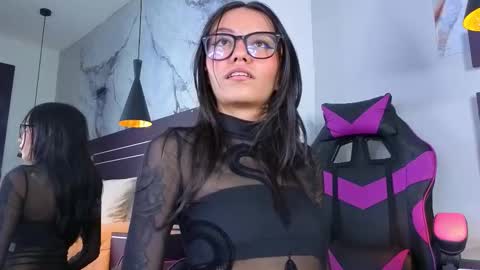 eviegothel_ online show from March 12, 2:20 pm