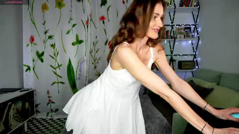 Mary online show from June 1, 10:00 pm