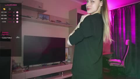 Snapshot of exe_cutie chatting on December 13, 1:37 am Mary online show from December 13, 1:37 am