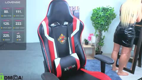 M4ry  online show from November 3, 1:15 pm