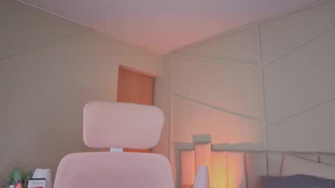 eyes_moonn online show from March 5, 3:13 am