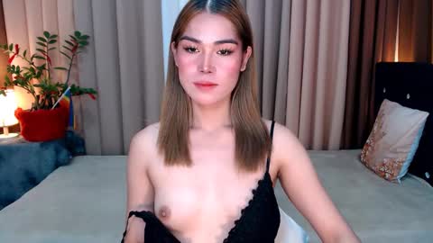 UR SWEET EZRA online show from December 9, 6:13 am