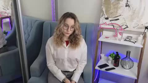 faecavaness online show from November 11, 7:04 am