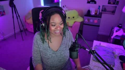 Snapshot of faeryaisha chatting on March 7, 5:51 am aisha online show from March 7, 5:51 am