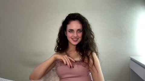 Mia online show from June 15, 4:40 pm
