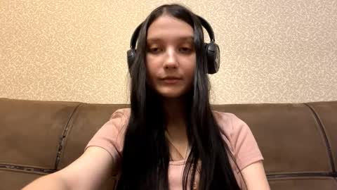 Aurora 18yo online show from February 2, 9:41 am
