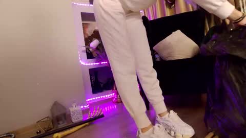 FeetVibe online show from October 18, 11:35 am