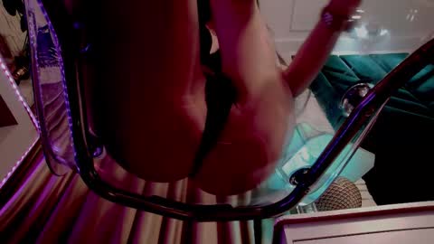 FeetVibe online show from January 6, 8:18 am