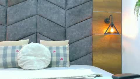FERNANDA BROWN  online show from June 22, 1:10 am