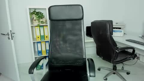 Snapshot of fetish_life chatting on December 9, 2:28 pm fetish_life online show from December 9, 2:28 pm