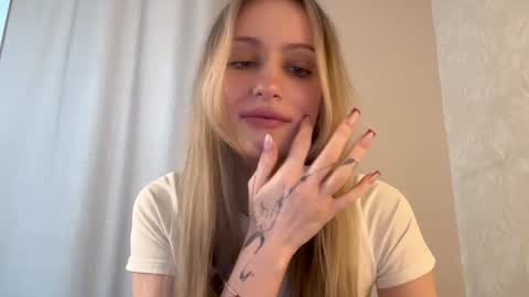 Snapshot of fflloowweerr chatting on December 20, 6:50 am Lisa online show from December 20, 6:50 am