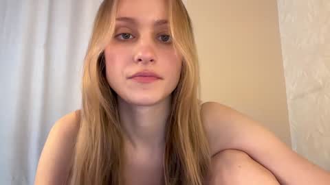 Snapshot of fflloowweerr chatting on December 8, 5:39 am Lisa online show from December 8, 5:39 am