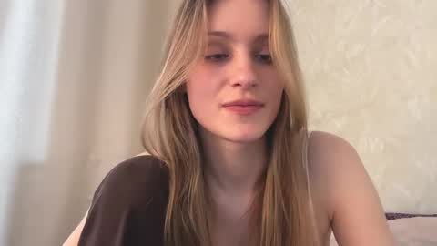 Snapshot of fflloowweerr chatting on February 28, 8:20 am Lisa online show from February 28, 8:20 am